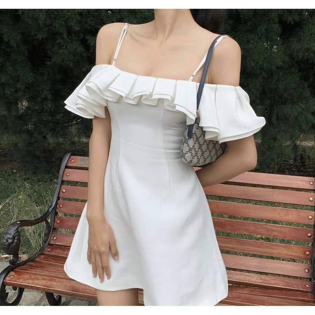 ĐẦM BÈO NGỰC TRỄ VAI