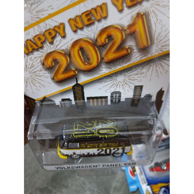 xe Greenlight Volkswagen Panel Van phiên bản Happy New Year 2021