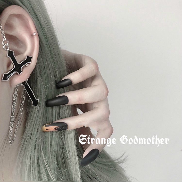 Khuyên tai mặt hình thánh giá phong cách hiphop cá tính độc đáo