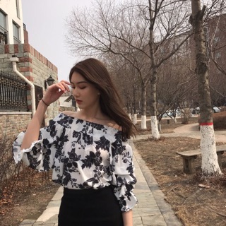 Áo trễ vai hoa thêu