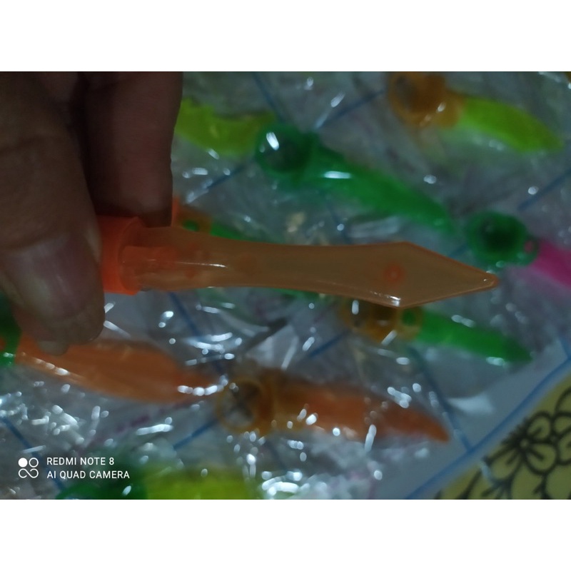 Vỉ 20 chiếc nhẫn kèm đồ chơi phát sáng