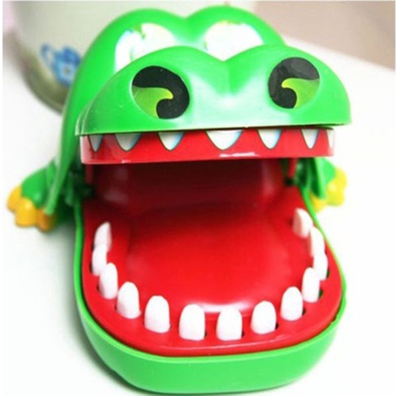Đồ chơi cá sấu cắn tay thiết kế sáng tạo cho trẻ em