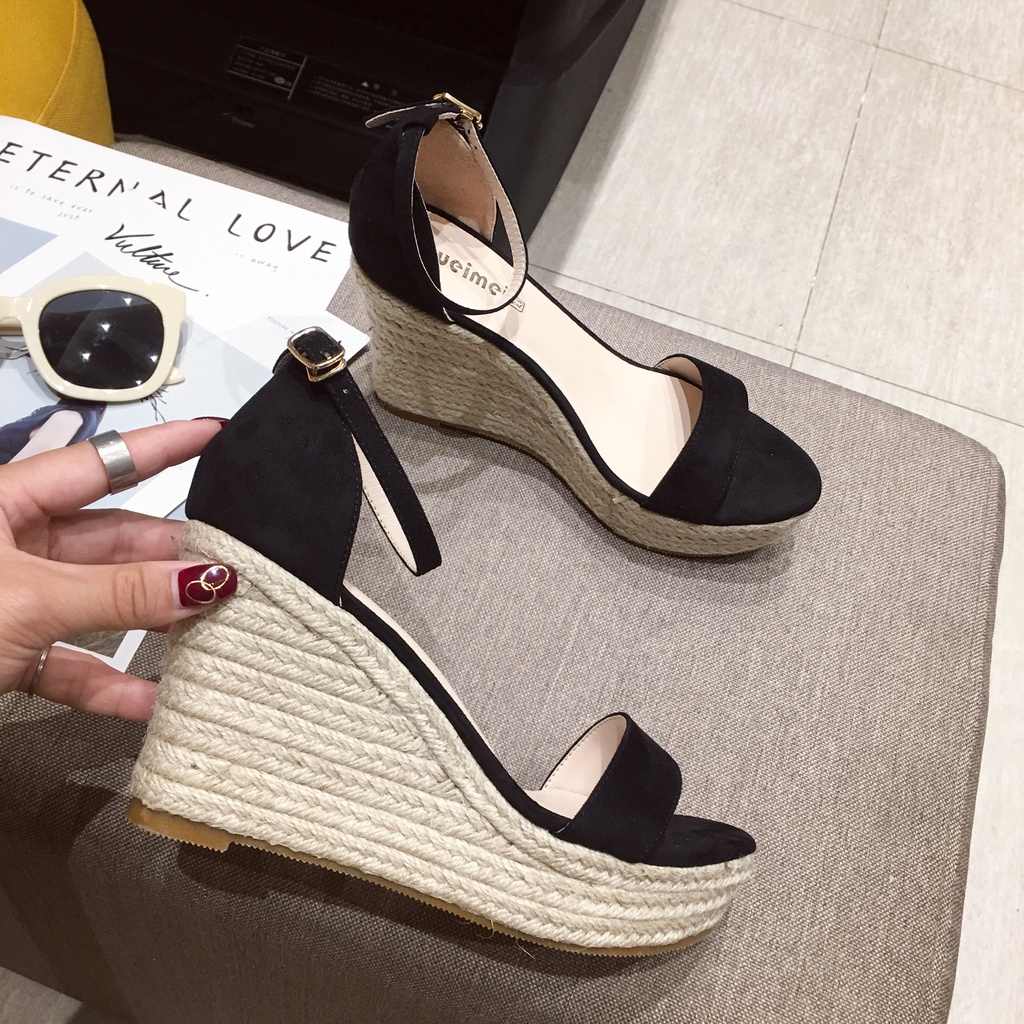 Giày Sandal Cao Gót Đế Xuồng Dày Dặn Bằng Da Lộn Chống Nước Có Khóa Cài Thời Trang Mùa Hè 2022 Dành Cho Bạn Nữ