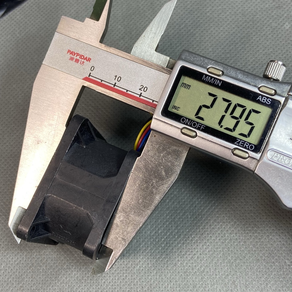 QUẠT 4 cm  NIDEC ULTRAFLO, 12V 0.6A. Gió mạnh.