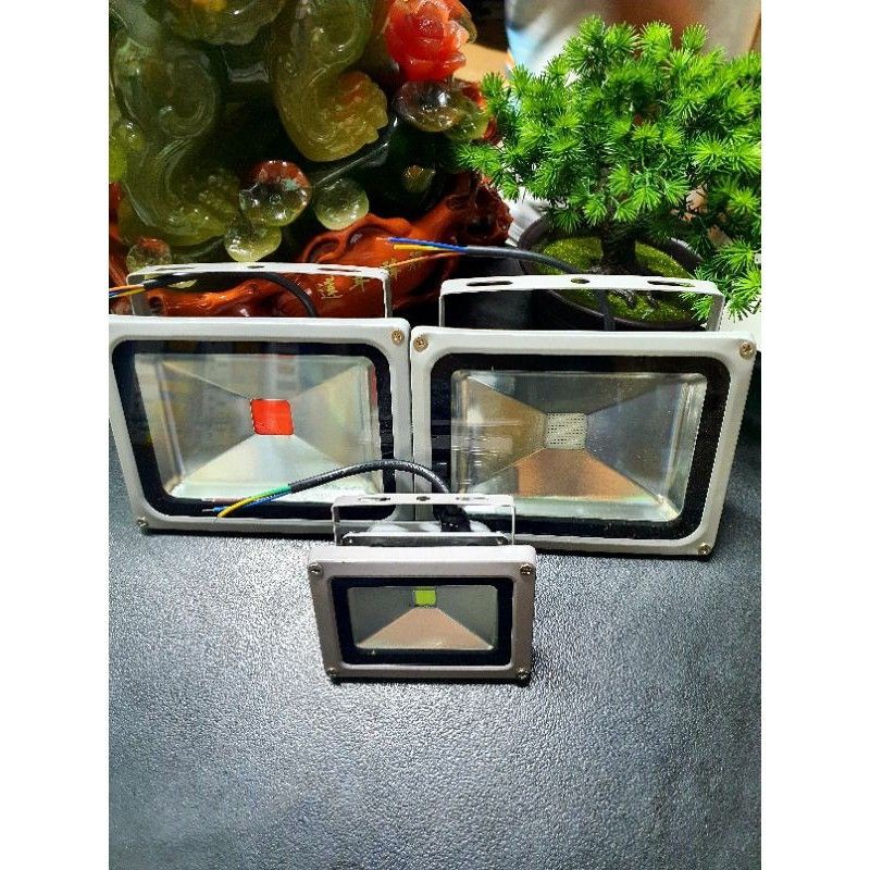 Đèn pha màu ngoài trời. 10w .20w( siêu rẻ)