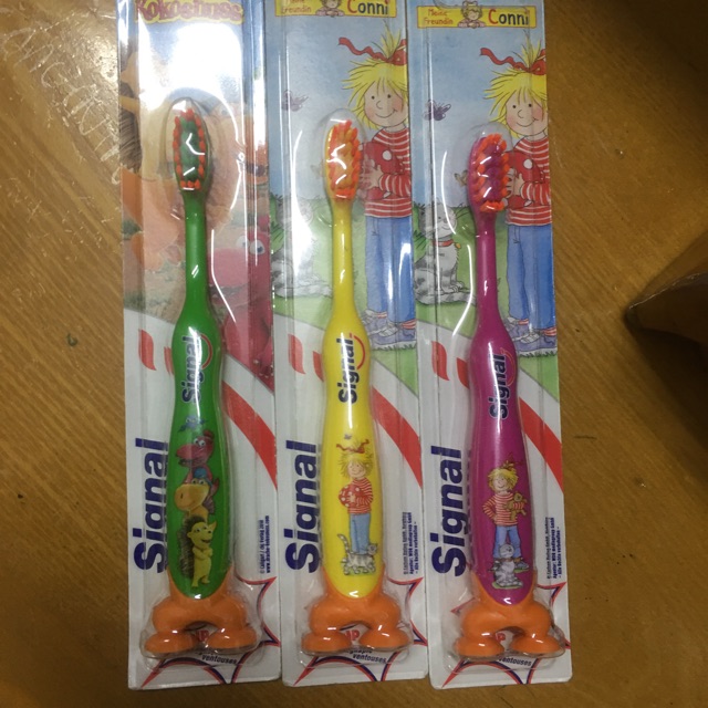 Bàn chải đánh răng mềm Signal cho bé yêu