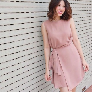 Đầm thắt eo tà vạt chéo