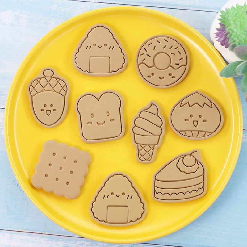 Bộ 8 Khuôn Cắt Bánh Quy Hình Nón Cho Bé