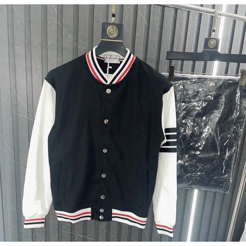 Áo khoác thời trang nam cổ bomber có hoạ tiết chữ thêu, Áo thu đông phong cách trẻ trung btshop từ 45 đến 75 kg