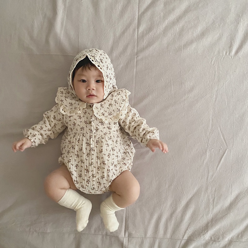 Bộ áo liền quần cotton vải hoa phối ren dài tay + nón cùng loại cho bé gái độ tuổi 0-2T
