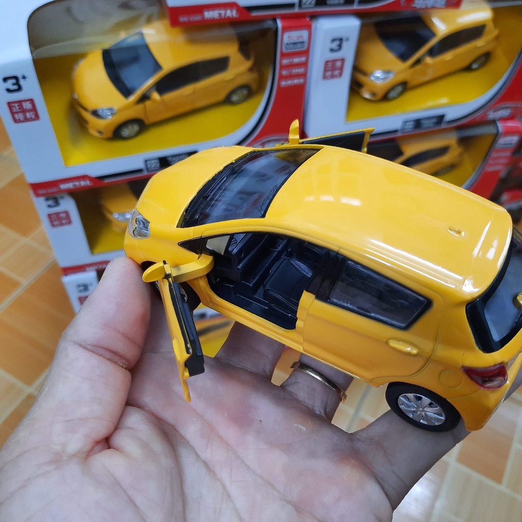 Xe mô hình ô tô RMZ Toyota Yaris tỉ lệ 1:32 xe bằng kim loại mở được cửa