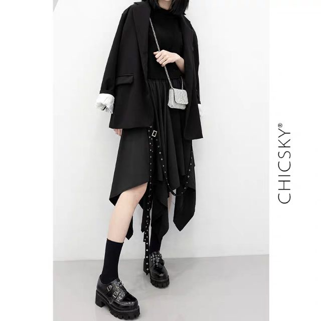 Chân váy đen xòe vạt lệch xẻ chéo cách điệu cá tính với dây kim loại style Ulzzang siêu chất 😍