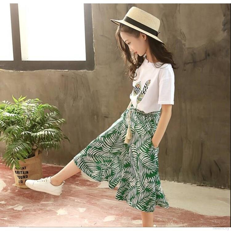 Bộ đồ gồm áo thun tay ngắn + quần rộng cho bé gái mặc mùa hè