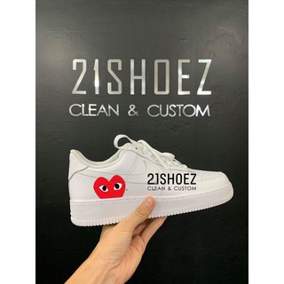Giày sneaker trắng custom trái tim