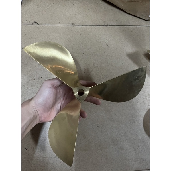 Chân vịt thau 3 tấc 2 chân vịt đồng thau 3 cánh chạy trái