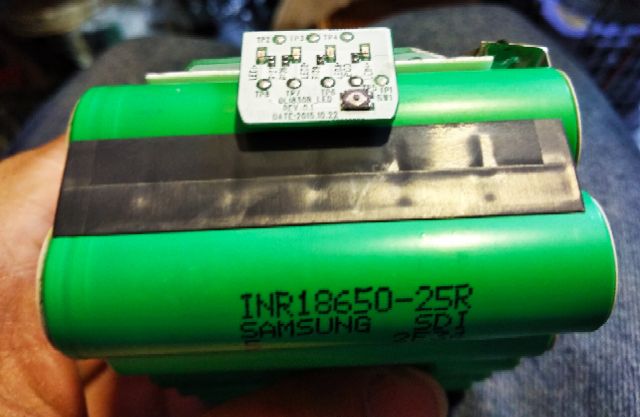 Pin Makita 14v nhận sạc zin hoặc adapter