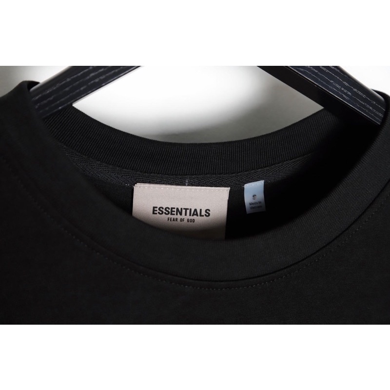 Áo phông unisex tay lỡ essentials, áo local brand in chữ cao su nổi hai màu trắng đen chất liệu cotton, Maybug.official