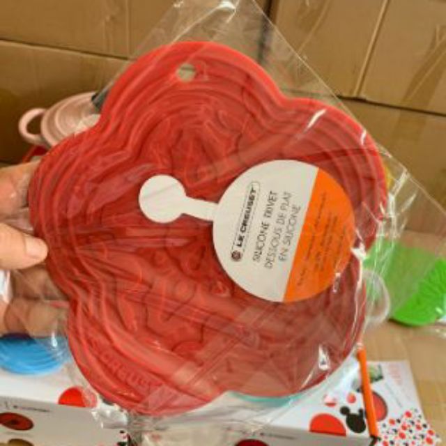 Sale nồi gang Mickey Le Creuset 18cm