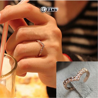 Nhẫn nữ thiết kế độc đáo hình chữ V đính đá thiết kế thời trang Hàn Quốc sang chảnh