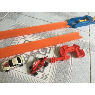 Bộ đường đua xe hotwheels mẫu chốt chặn HOĂC bệ phóng ngẫu nhiên