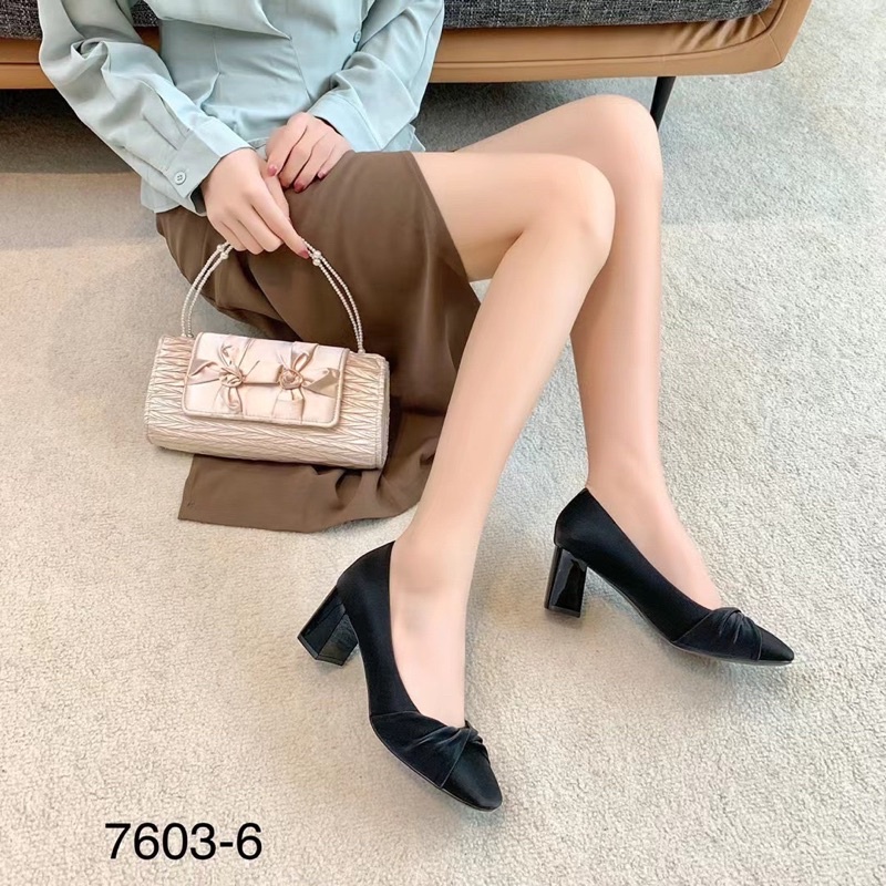Giày da nhung nơ xoắn gót vuông