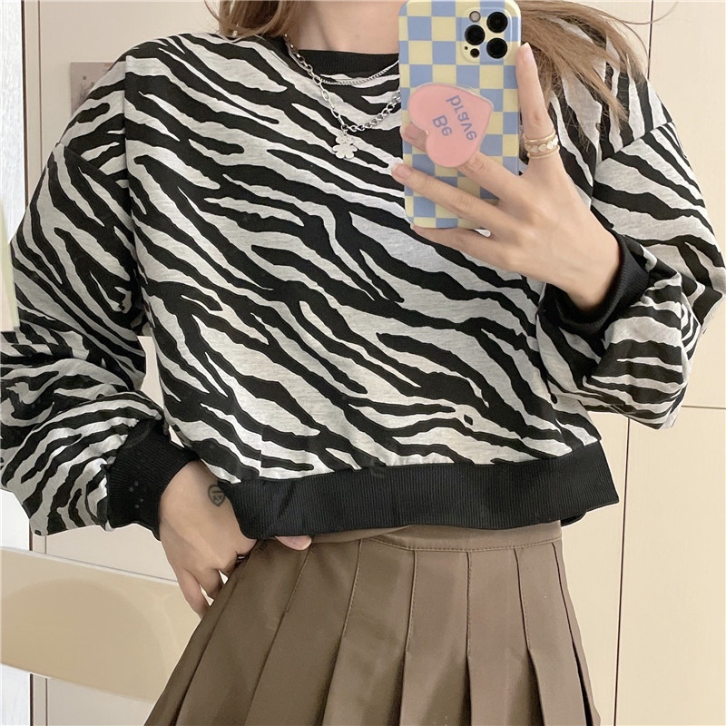 Áo Sweater Mỏng Tay Dài Cổ Tròn Dáng Rộng In Họa Tiết Ngựa Vằn Cá Tính