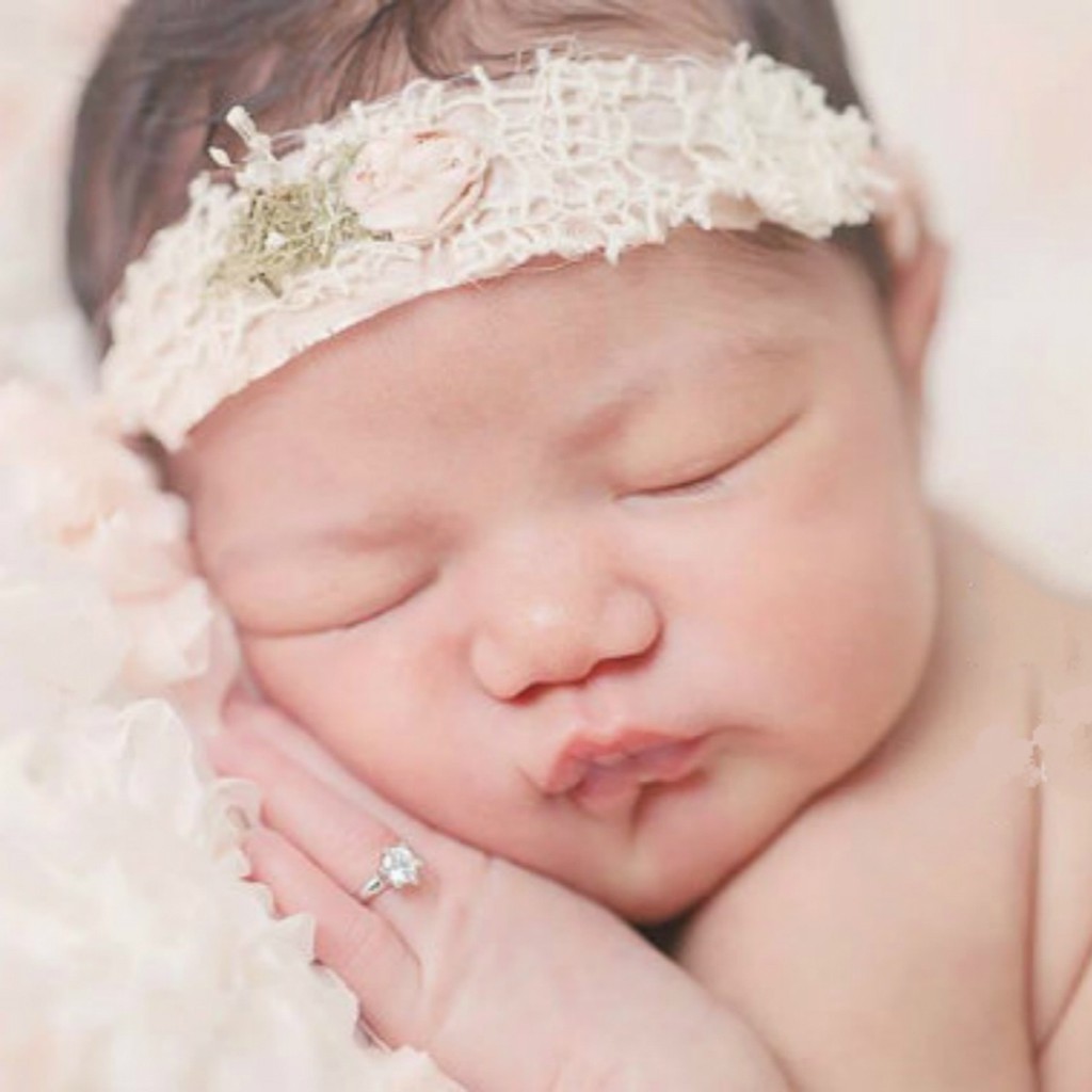 Nhẫn đính đá làm phụ kiện chụp ảnh dành cho bé