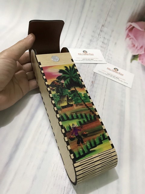 Hộp bút gỗ độc đáo in hình phong cảnh con người Việt Nam làm quà tặng khách nước ngoài có thể khắc chữ