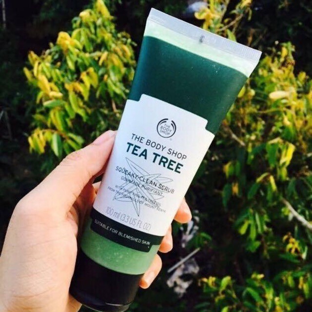 Tẩy Tế Bào Chết Chiết Xuất Tràm Trà The Body Shop Tea Tree Squeaky Clean Scrub 100ml