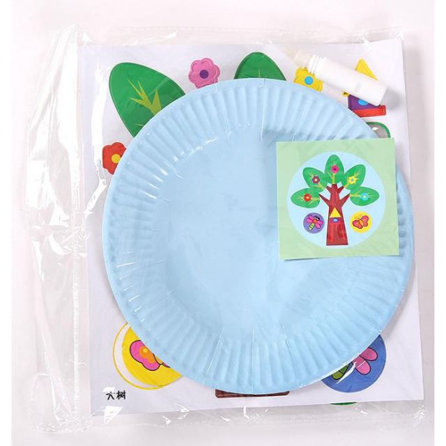 Dĩa giấy màu thủ công trang trí có kèm hình dán