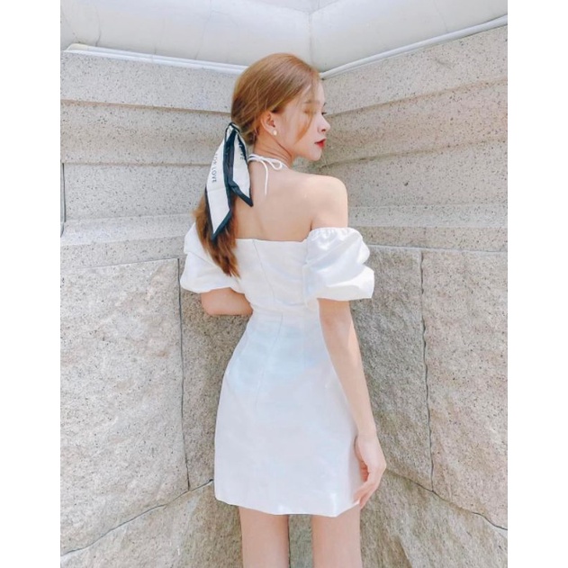 ĐẦM CỔ VUÔNG XẺ NGỰC DÂY YẾM