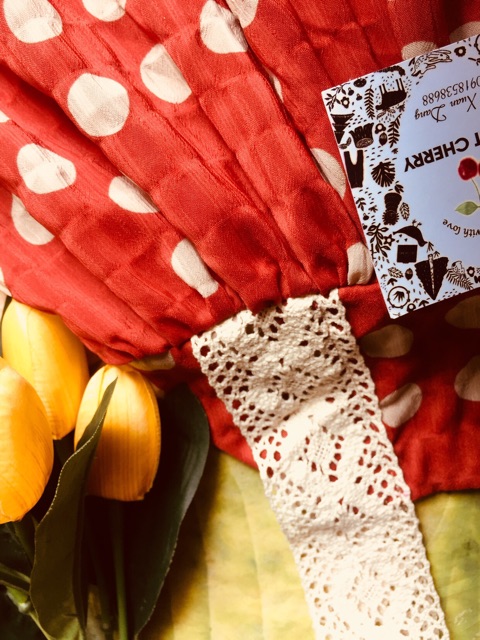 Áo váy cho bé  vải châm bi đỏ khánh hoà