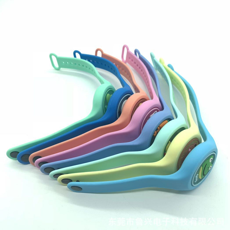 Vòng Đeo Tay Chống Muỗi Họa Tiết Hoạt Hình Cho Bé