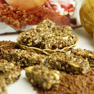 Kẹo gạo lứt đậu phộng Bích Chi (300g)