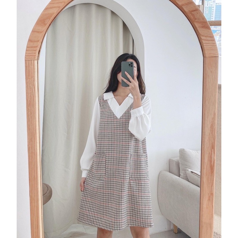 váy suông kẻ cổ trắng