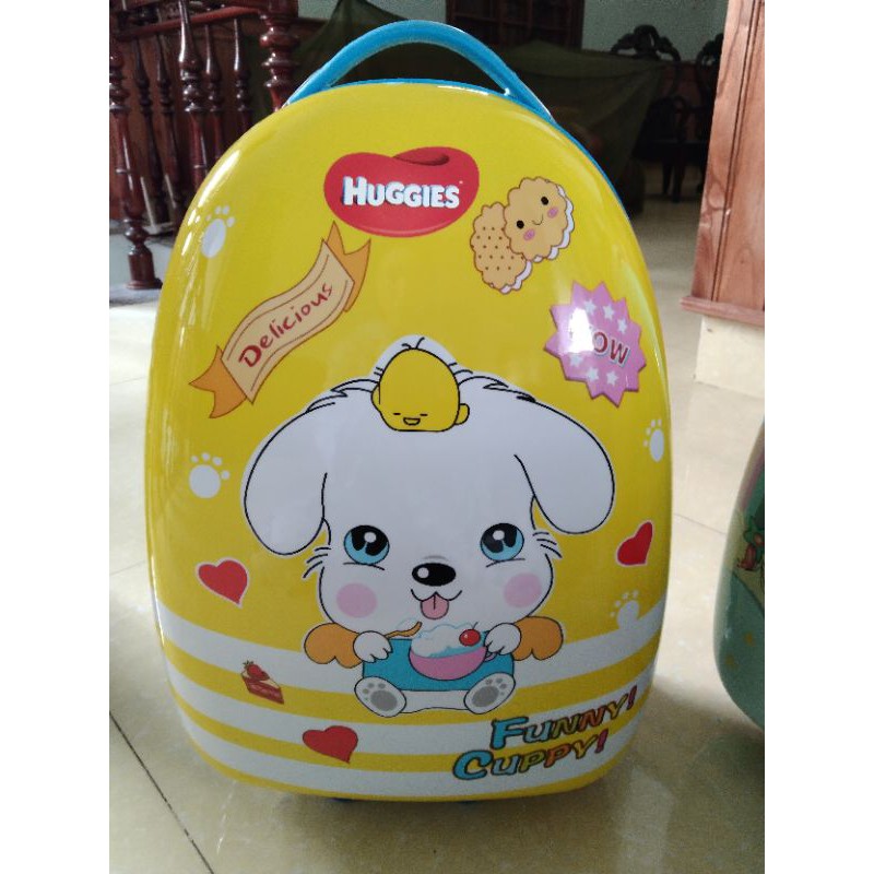 vali kéo Huggies