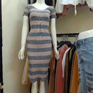 Váy kẻ body