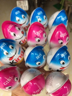 Trứng king egg , trứng bánh quy chấm socola kèm đồ chơi