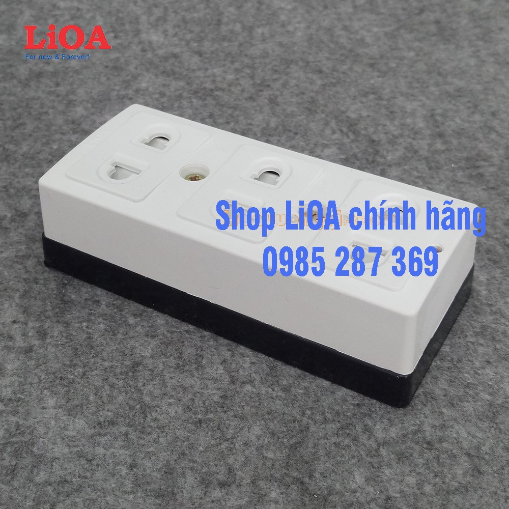 Ổ cắm ba 2 chấu LiOA lắp nổi có nắp che an toàn và đèn báo