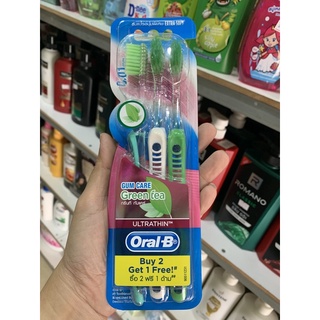 Bàn chải đánh răng ORAL B tinh chất Trà xanh/ Trà đen ( vỉ 3 cây )