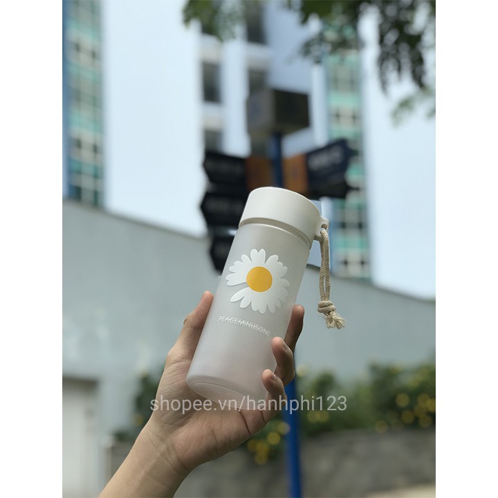 Bình đựng nước Hoa cúc siêu xinh - Bình nhựa đựng nước đi làm, đi học 500ml