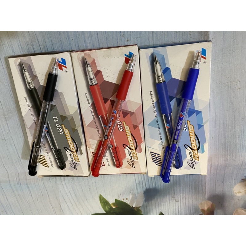 Hộp 20 chiếc bút bi 025