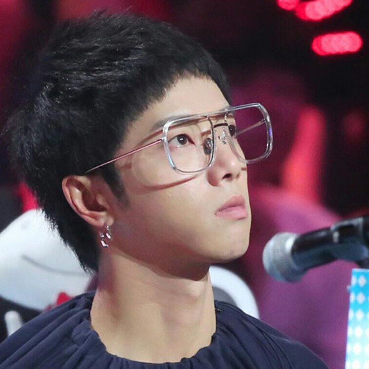 Khung kính kim loại lớn