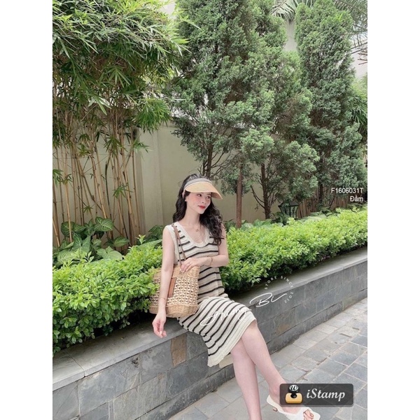 Đầm len sọc sát nách