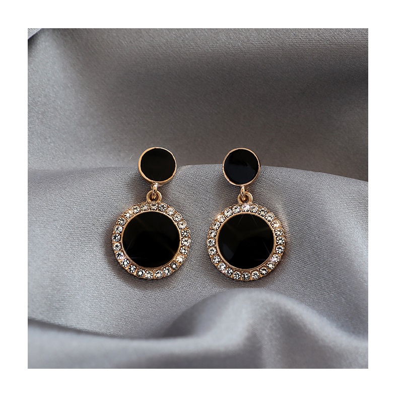 Bông tai dáng tròn màu đen kiểu dáng đơn giản