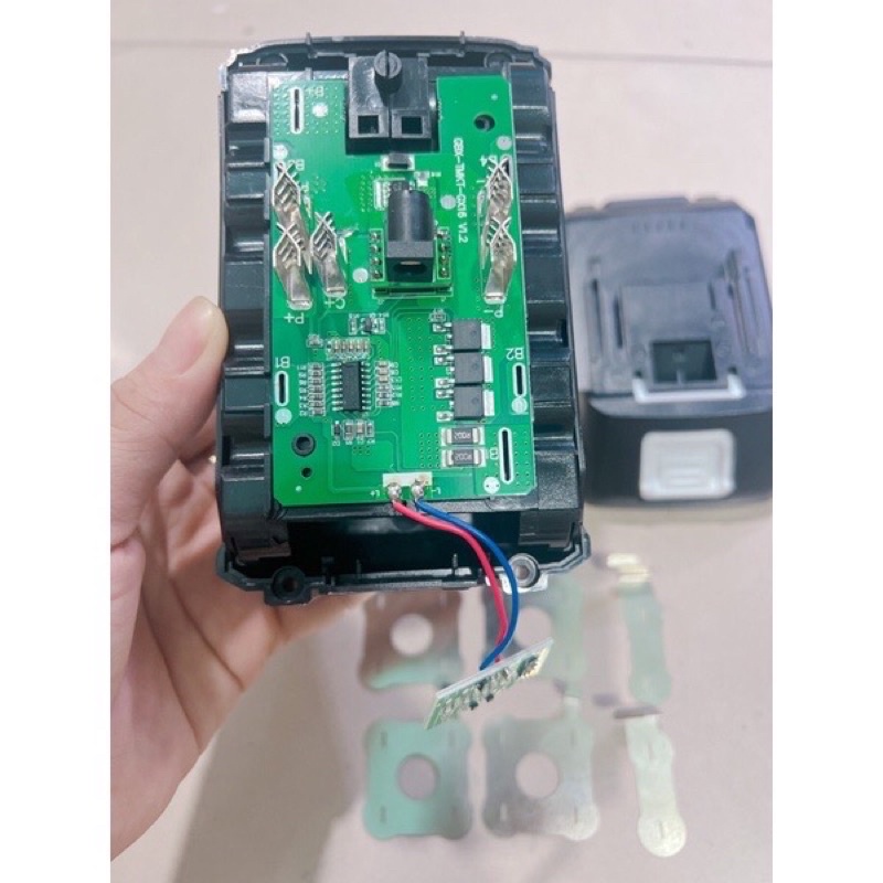 Vỏ mạch makita 18v 8A Cell 21700.mạch sạc adrapter có leb báo pin