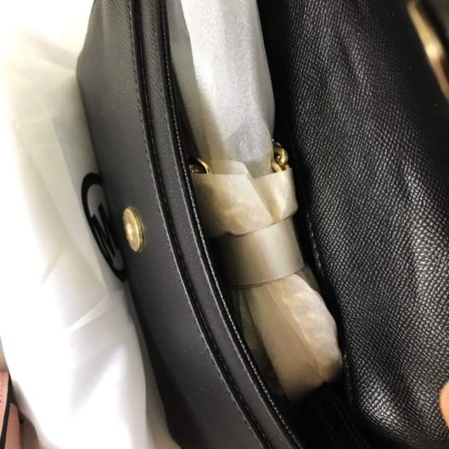 Túi đeo chéo michael kors