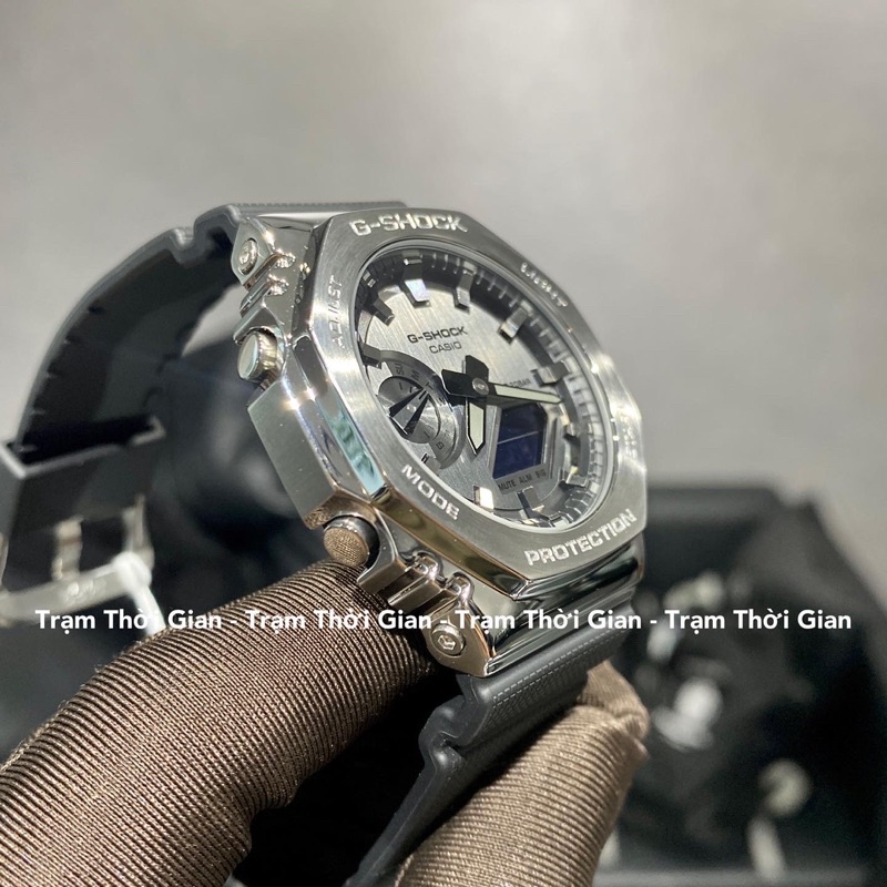 Đồng hồ nam Casio G-shock GM-2100-1A khung và mặt kim loại cực sang chảnh