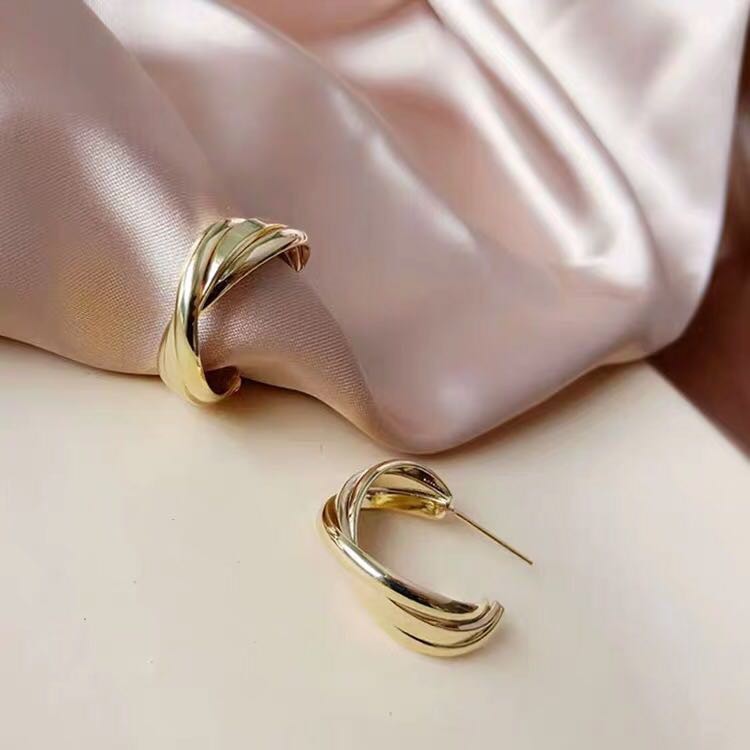 Khuyên Tai Hình Bán Nguyệt Mạ Bạc A761