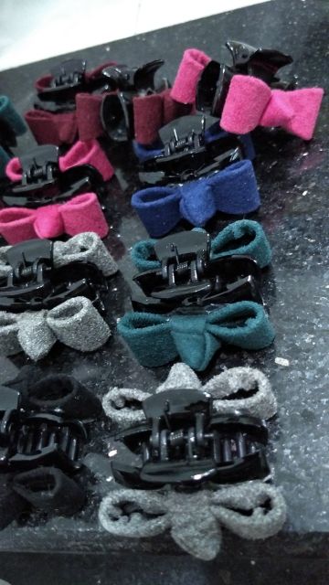 Kẹp tóc nơ đẹp ngẫu nhiên màu. Giá 30.000₫/1 cái